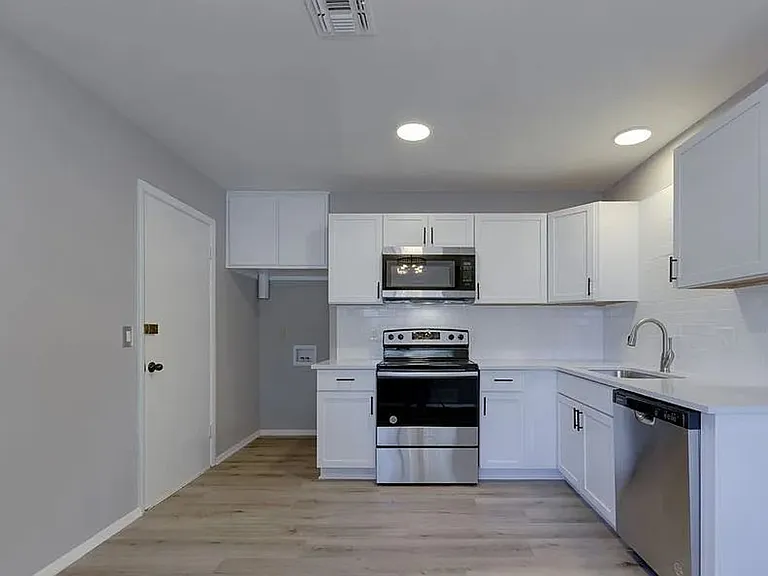 236 N Sunnyside Rd — Photo 5