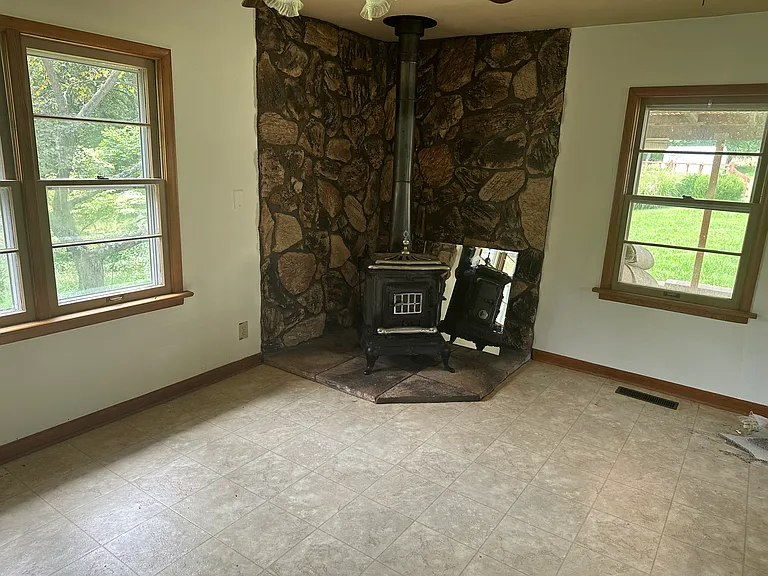 2567 Oak Dr — Photo 3