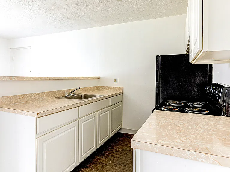 Manor House Apartments — Photo 33