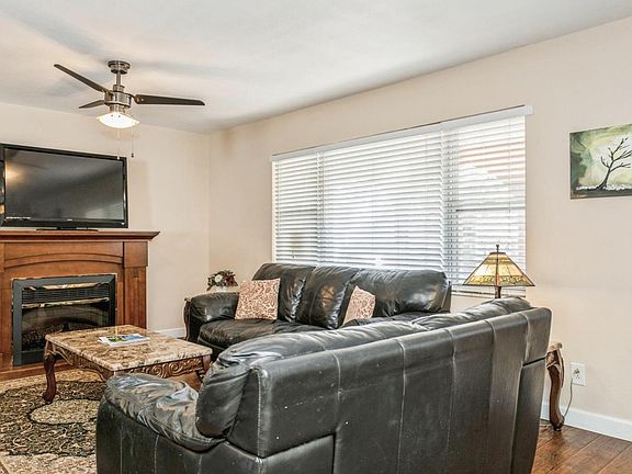 4th image of 2452D Brentwood Dr