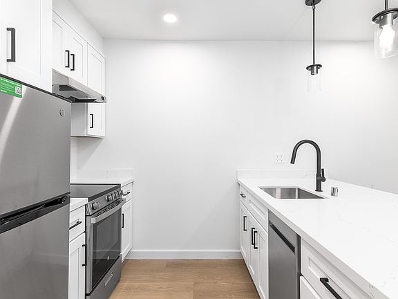 5th image of 1454 Union St #1