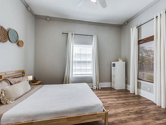 2nd image of 215 Blanco Rd APT 1