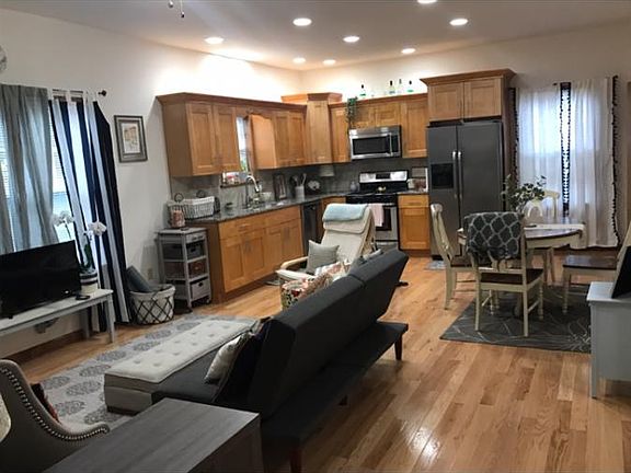 5th image of 1020 Main St