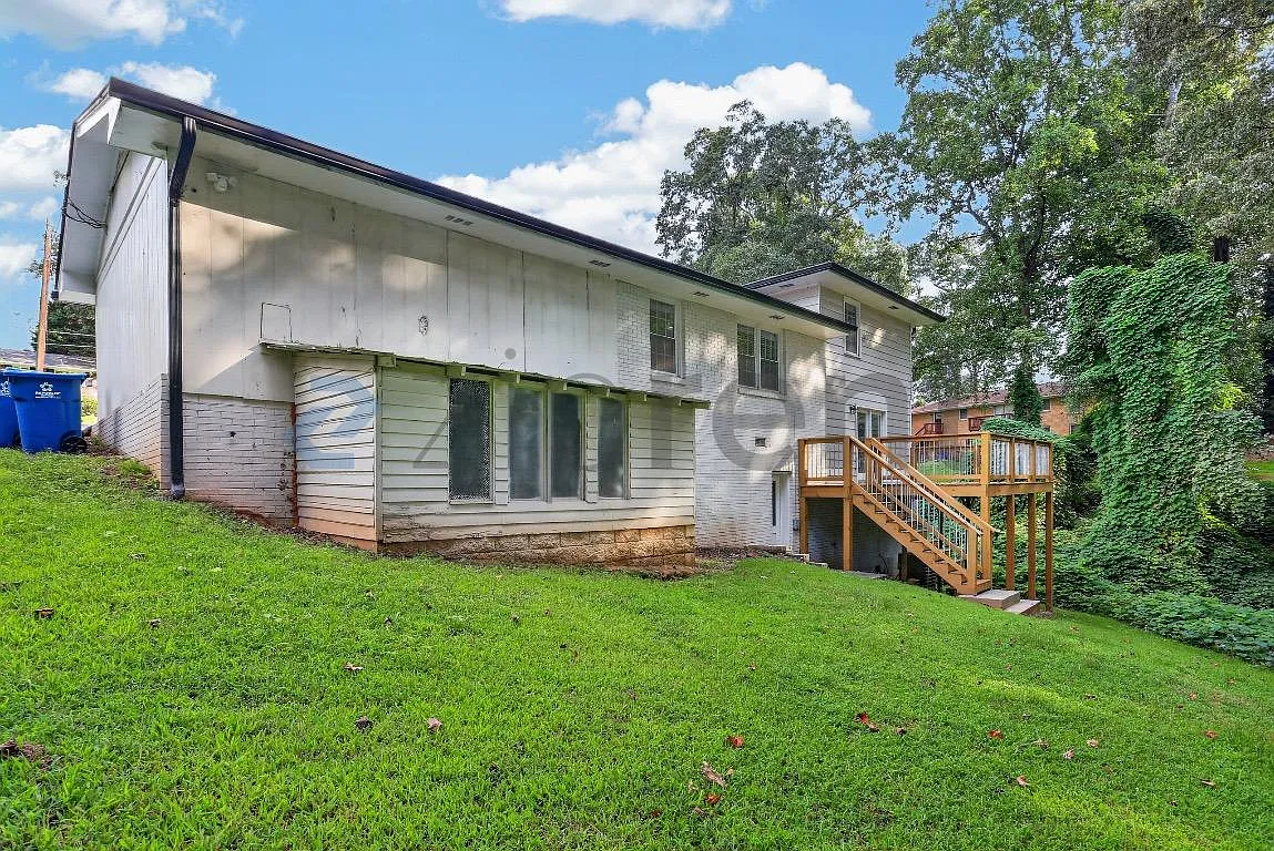 5 bed, 3.5 bath, 2004 sqft, $3,000 — Photo 3