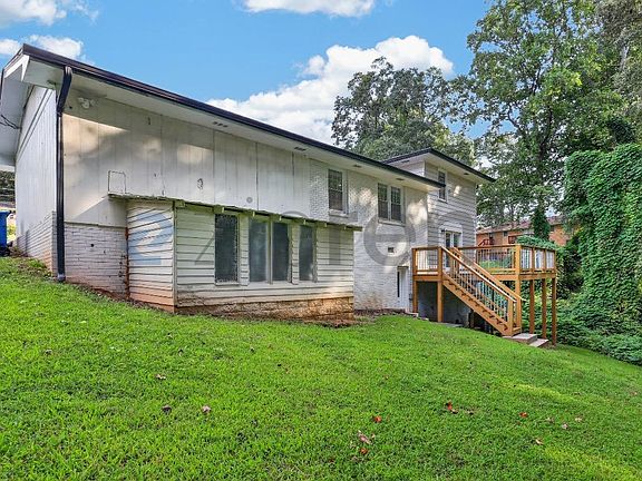 3rd image of 3191 Crestview Cir