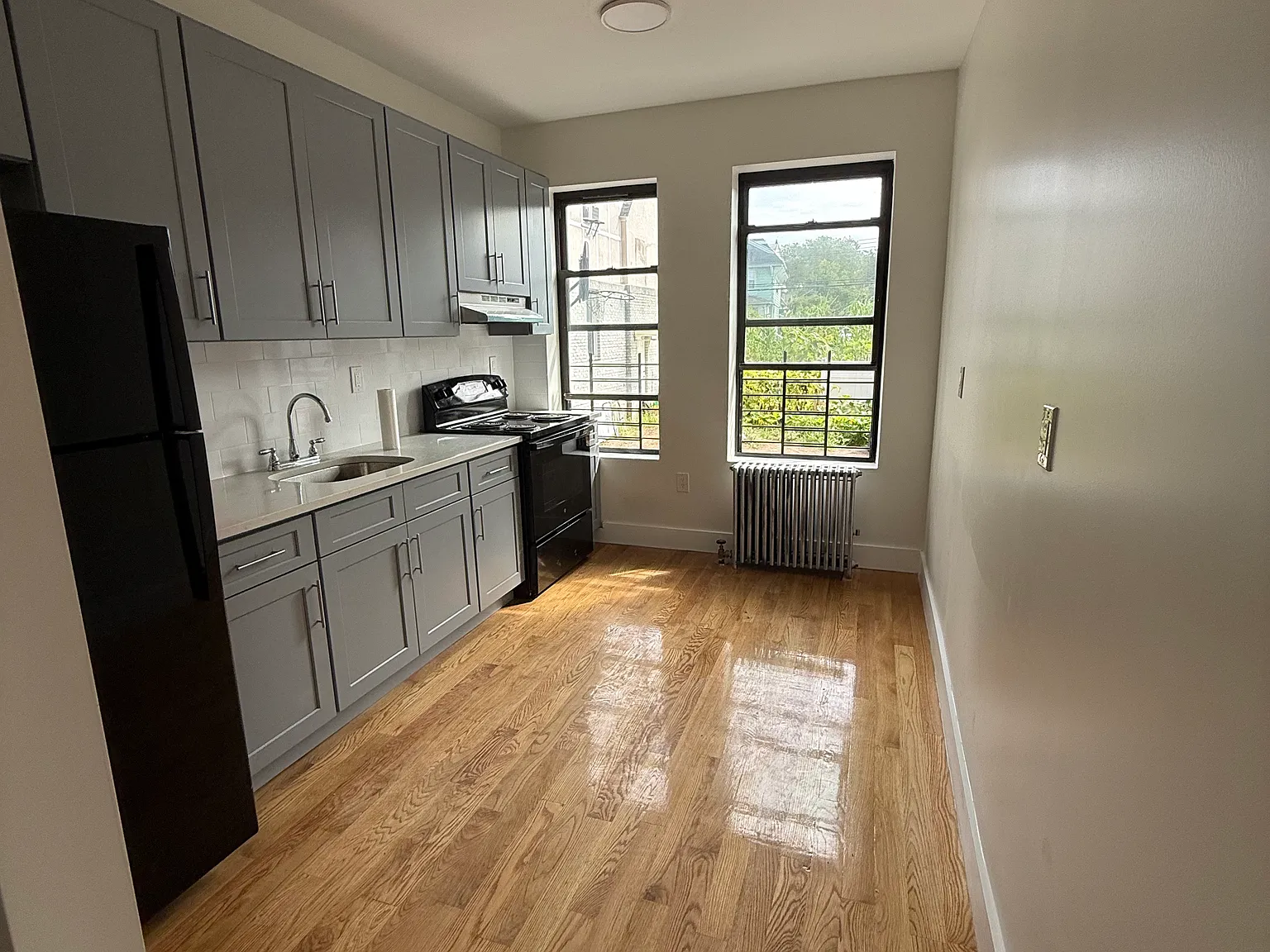 2 bed, 830 sqft, $3,100 — Photo 2