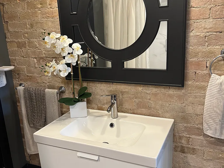 12 King St W #1 — Photo 14