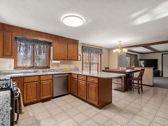 4th image of 122 Farrington Ln