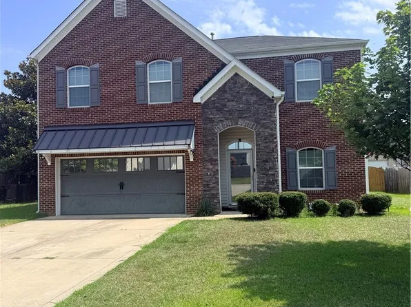 1430 Vandenberg Dr, Fayetteville, NC 28312