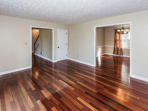 3rd image of 1401 Farrington Dr