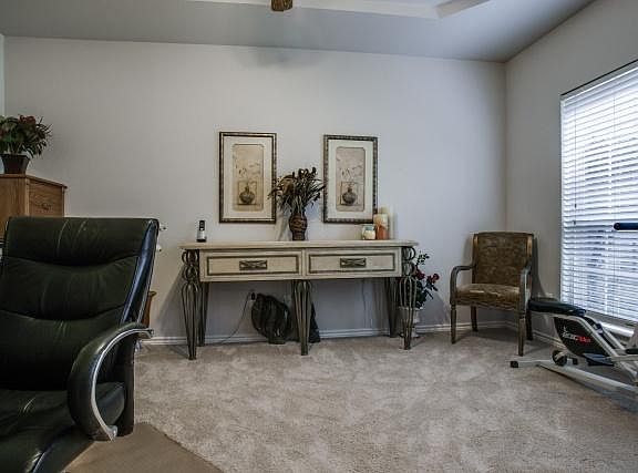4th image of 1204 Fairfax Dr