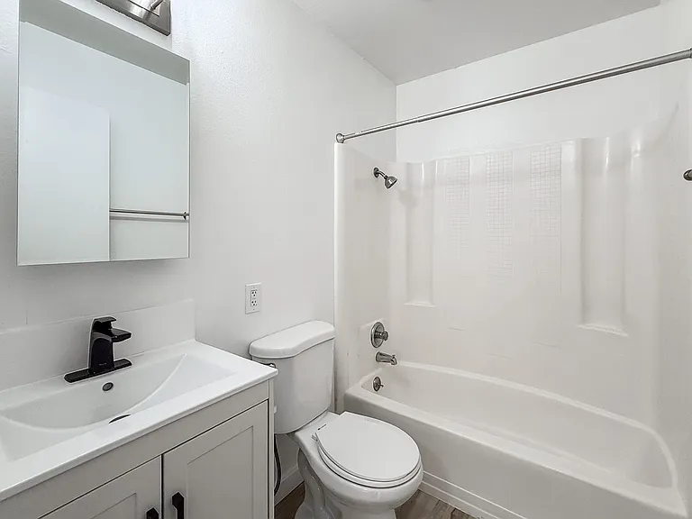 Tahoma Park Apartments — Photo 11