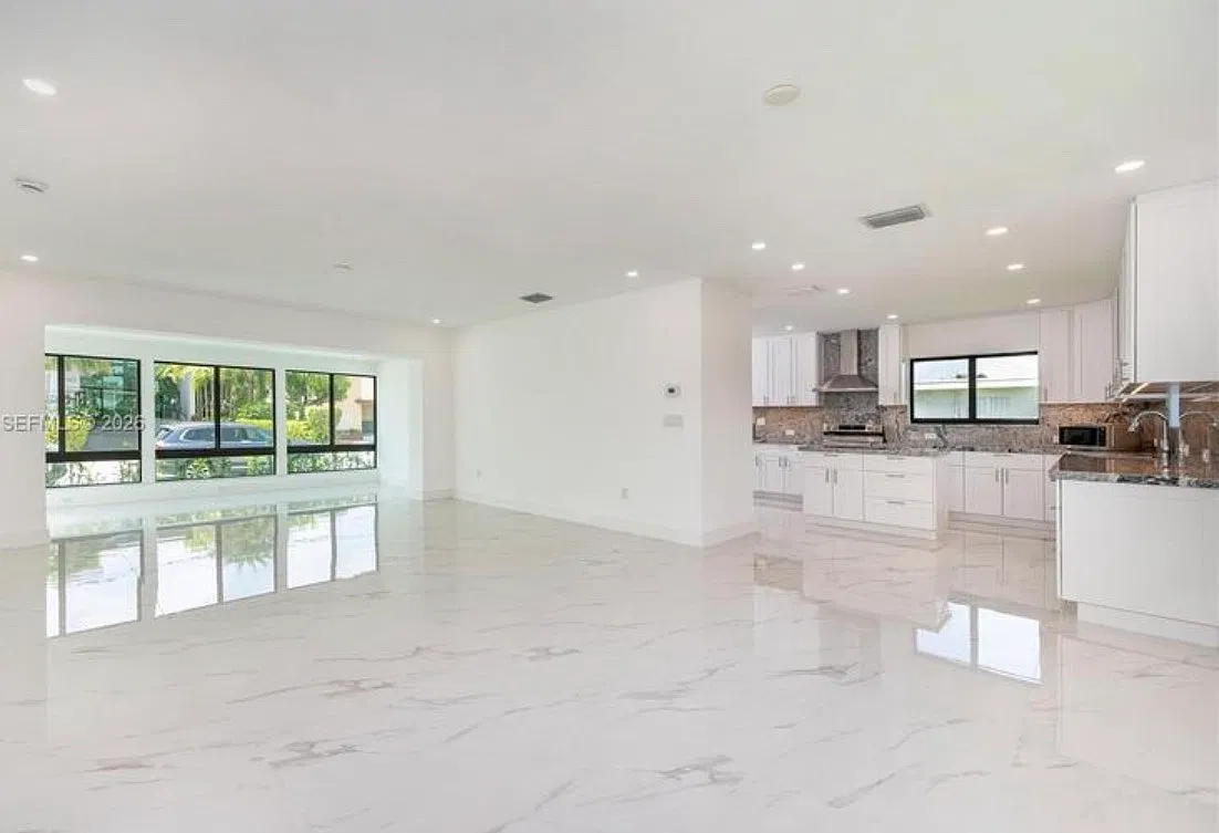 4 bed, 2.5 bath, 2047 sqft, $7,800 — Photo 3