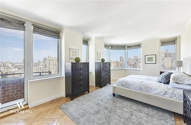 Sold by Warburg | media 29