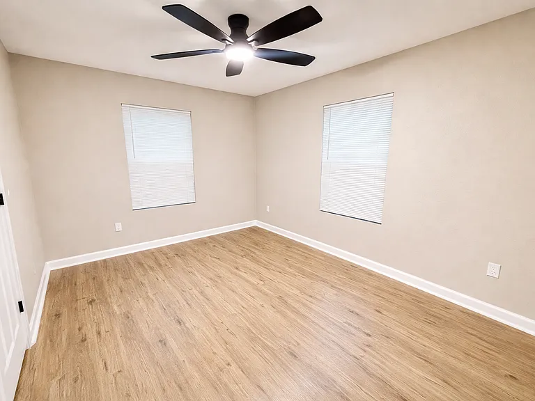 215 E Lubbock St — Photo 14