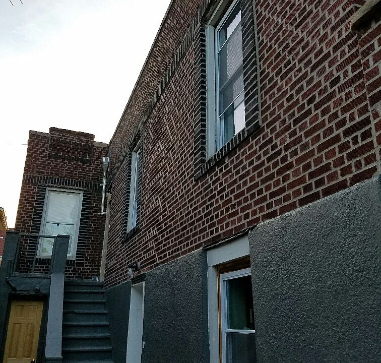 1st image of 2567 Pearsall Ave