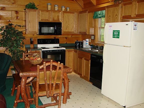 Kitchen/Dining Area