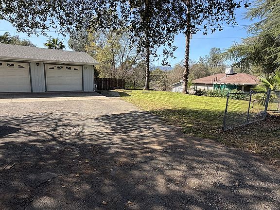 4th image of 1840 Grand Coulee Blvd