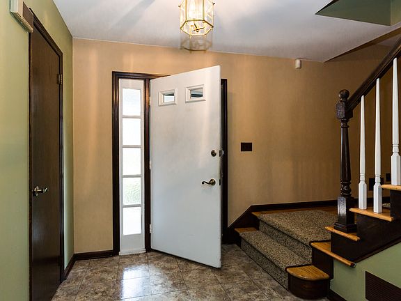 Foyer.