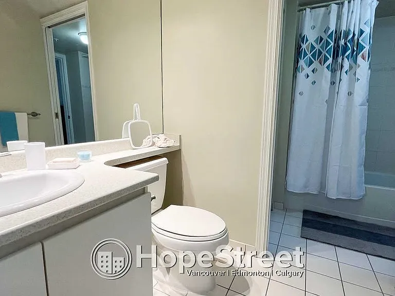 1633 W 8th Ave #304 — Photo 16
