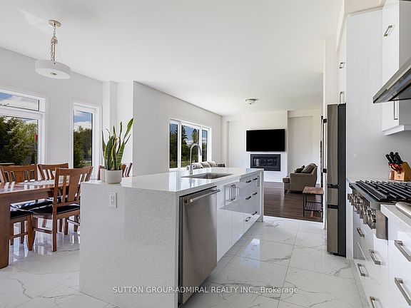 3rd image of 3731 Lakepoint Dr