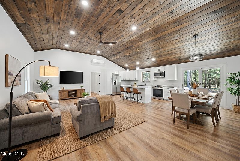 5th image of 741 Howe Road