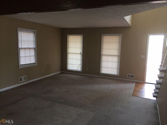 5th image of 698 Dogwood Dr