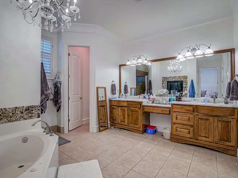 6815 Sawmill Rd — Photo 10