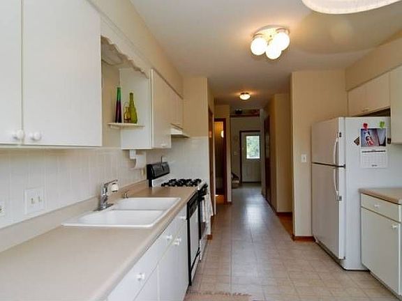 2nd image of 776 Whispering Oaks Ct