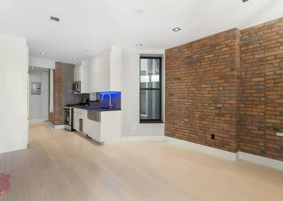 1st image of 628 W End Ave #2A