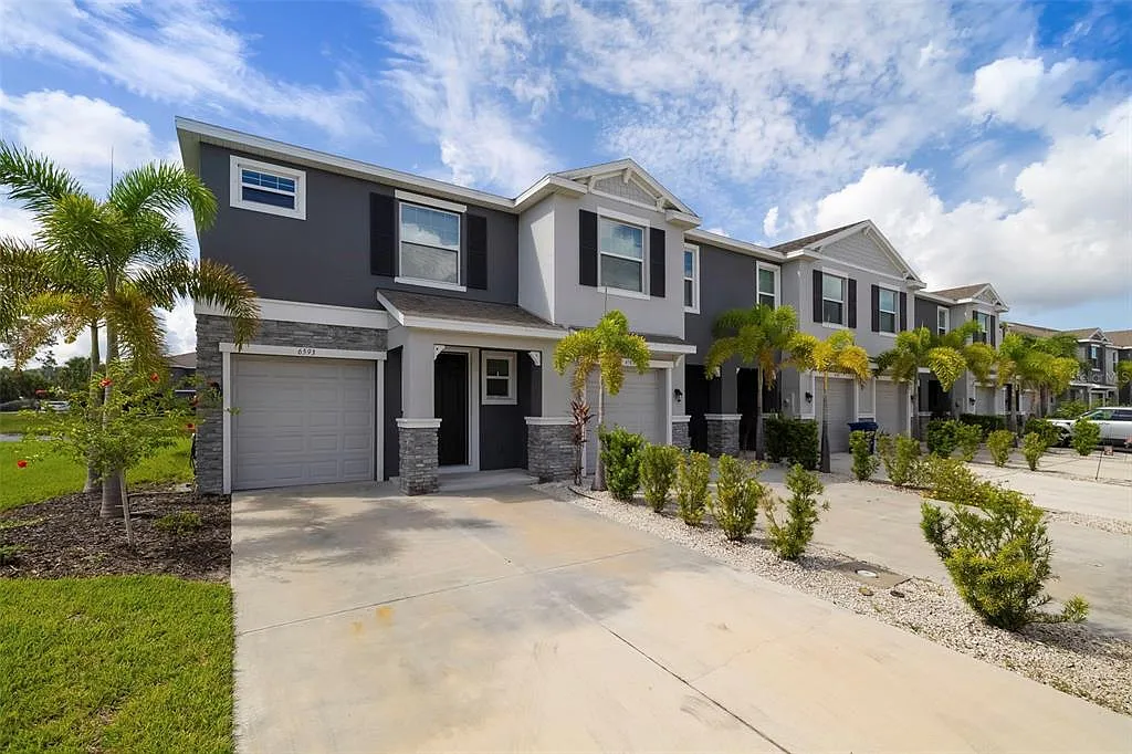 3 bed, 2.5 bath, 1808 sqft, $2,600 — Photo 2