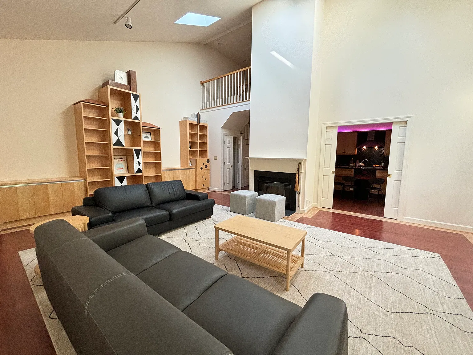 4 bed, 2641 sqft, $5,850 — Photo 3