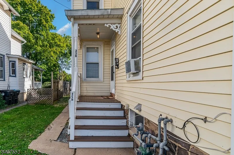 1 bed, 1.0 bath, $2,100 — Photo 4