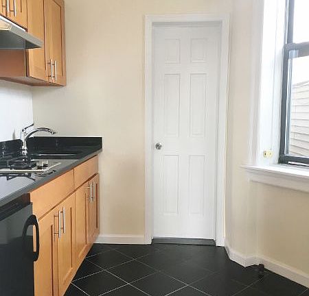 4th image of 343 S 4th St APT 1C