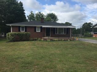 976 Iron Ore Rd, Spartanburg, SC 29303