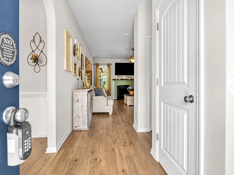405 Belhaven Ct — Photo 4