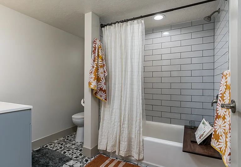 957 E Center St #B — Photo 12
