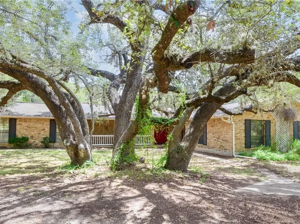 107 Post Oak, Floresville, TX 78114