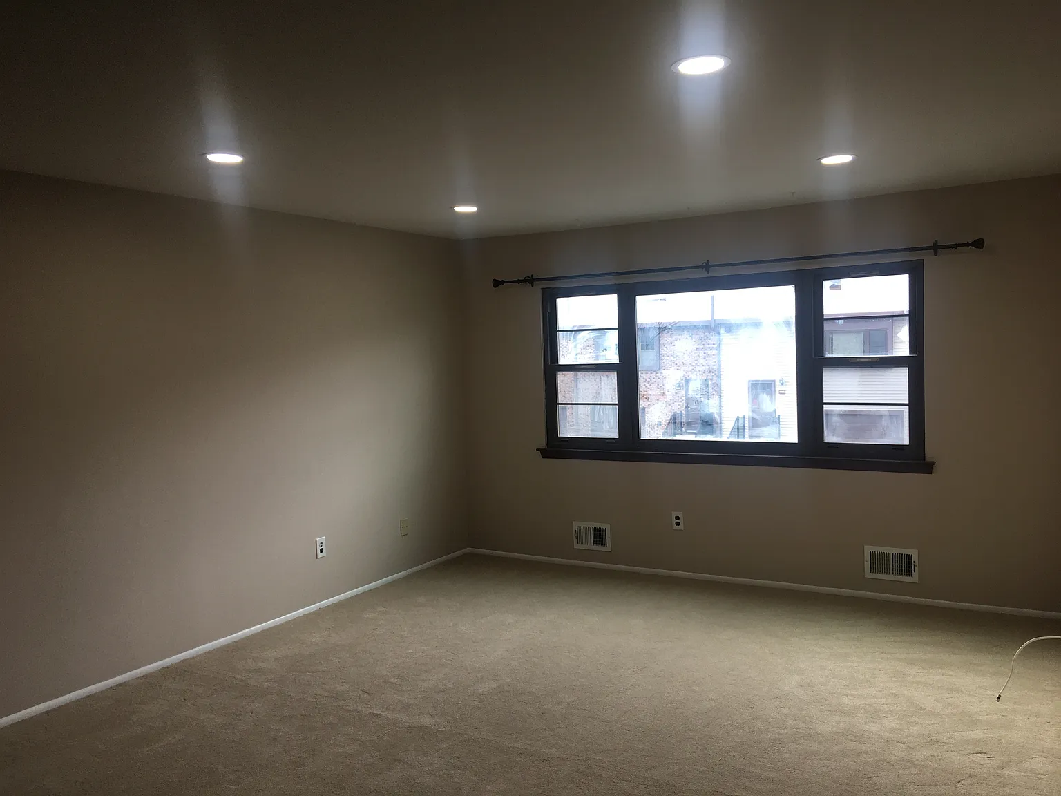 2 bed, 2100 sqft, $3,249 — Photo 2