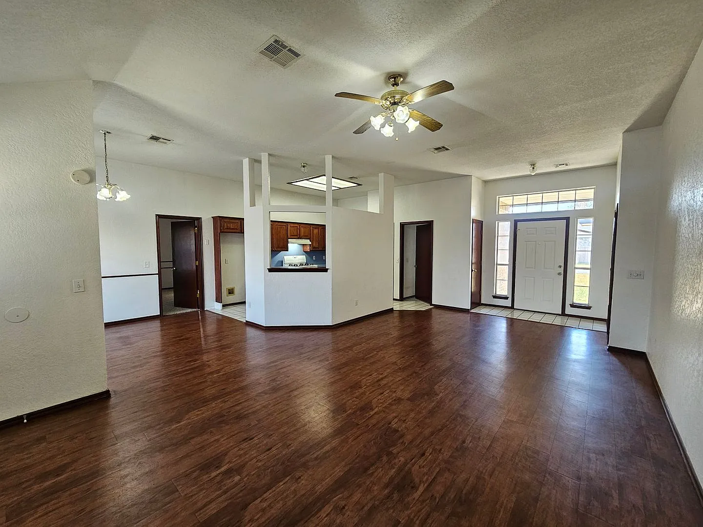 (3) Bed/(2) Bath in SE Norman Avail Now! — Photo 2