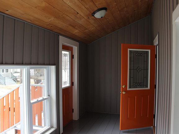 4th image of 909 Dewey Ave