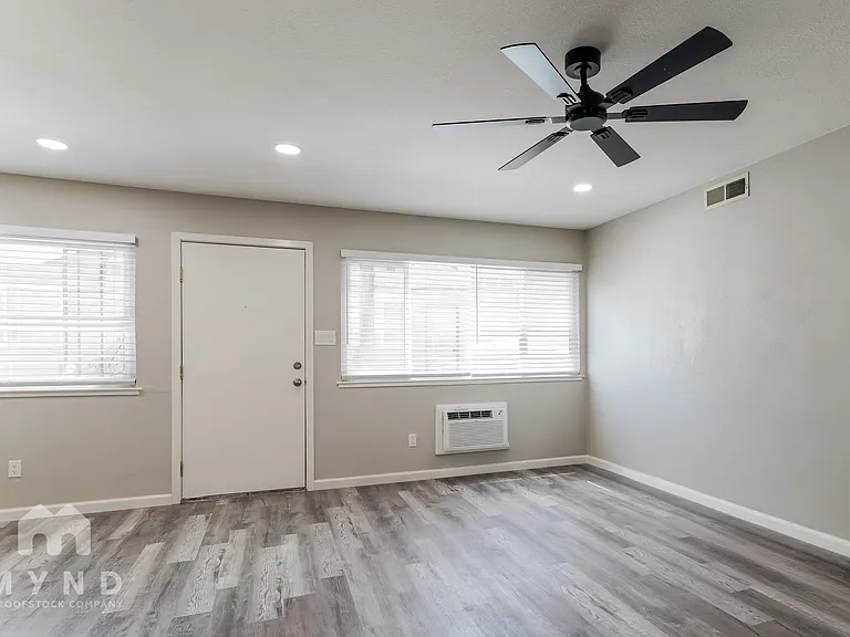 905 Carro Dr #2 — Photo 8