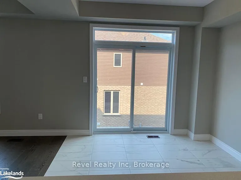 1050 Wright Dr — Photo 6
