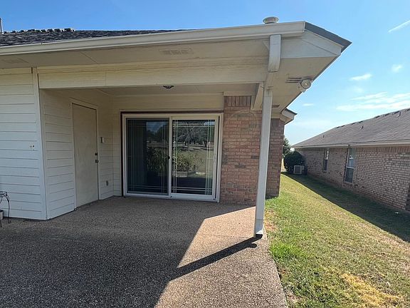 3rd image of 1507 Breezy Dr