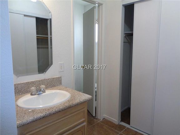 4th image of 7216 Pinedale Ave
