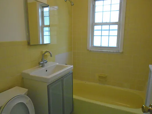 Rented by 18 REALTY | media 11