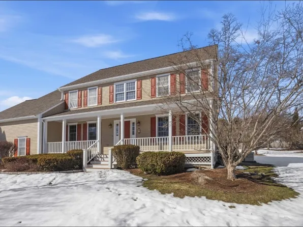 2 Lakeside Ter, Westford, MA 01886