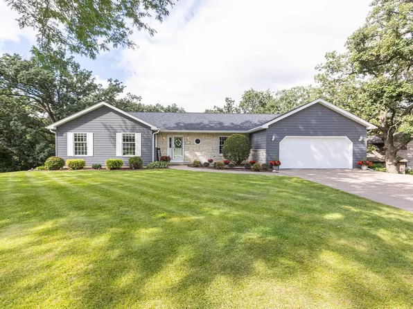 940 Hillcrest Circle, Platteville, WI 53818