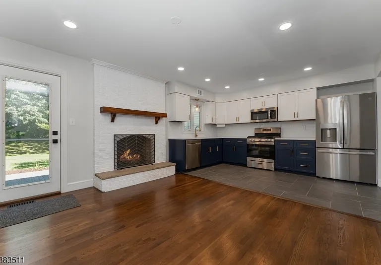 65 Hampshire Dr — Photo 7