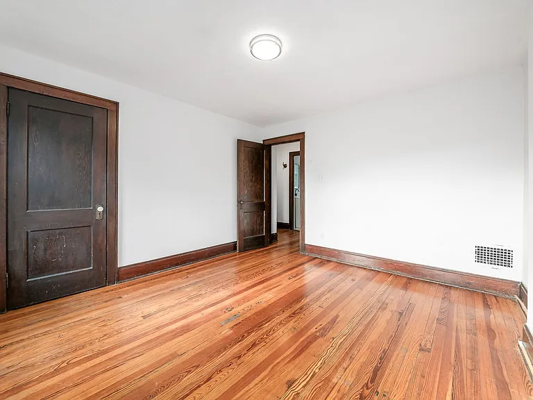 48 W Kossuth St — Photo 14